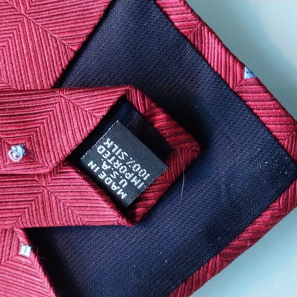 Geoffrey Beene Red Tie with Geometric Pattern - Picture 3 of 3